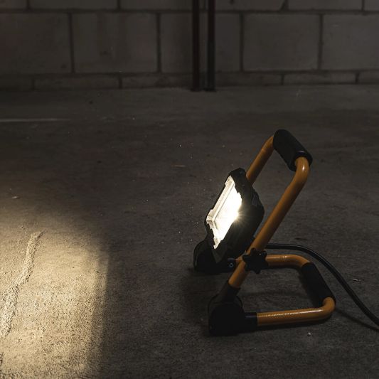 LED bouwlamp op standaard waterdicht met stekker – 30 Watt