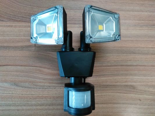 Solar LED bouwlamp James II met bewegingssensor en los zonnepaneel