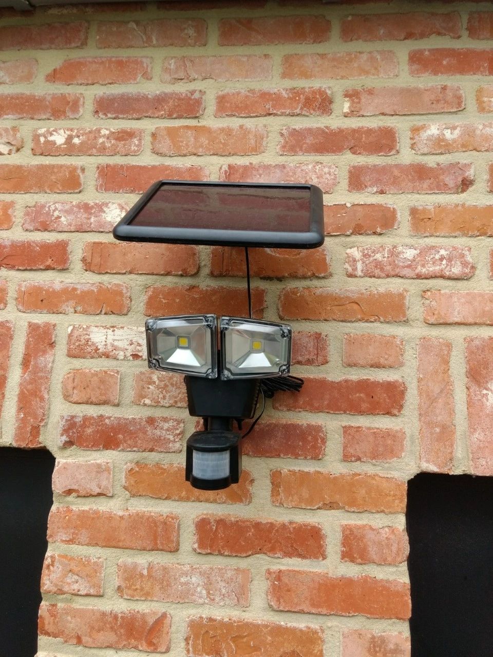 Solar LED bouwlamp James II met bewegingssensor en los zonnepaneel